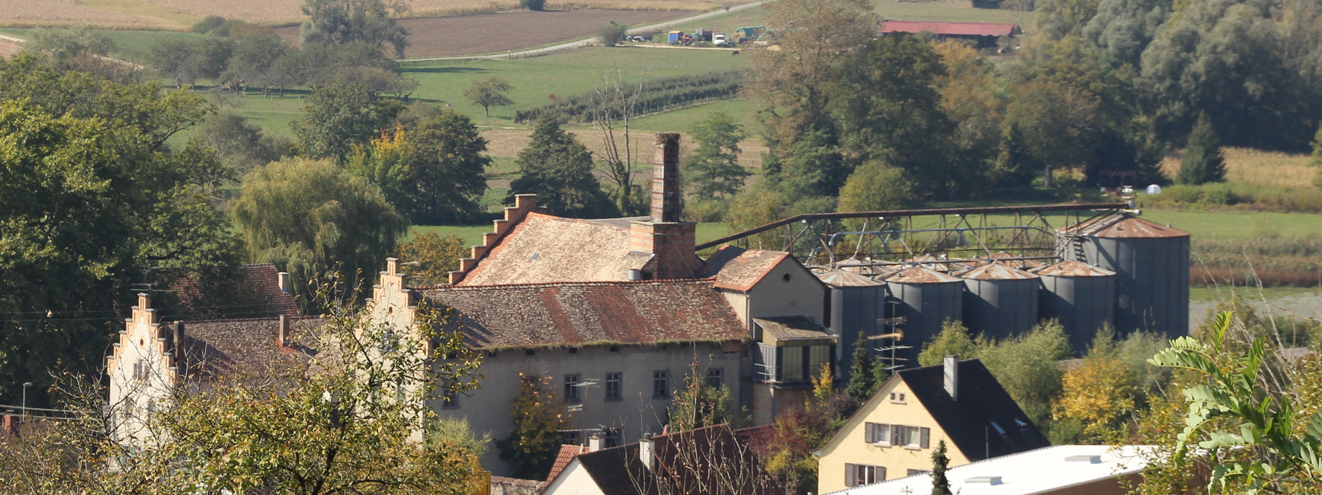Schlossbrauerei, Getreidesilos, Weiher